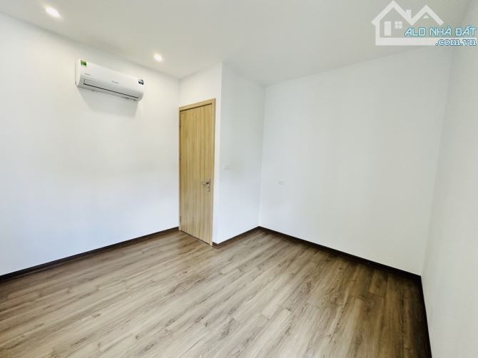 NHÀ MỚI NGÔ GIA TỰ-VIỆT HƯNG-THANG MÁY-6 TẦNG- 5 NGỦ. HƠN 7 TỶ - 5