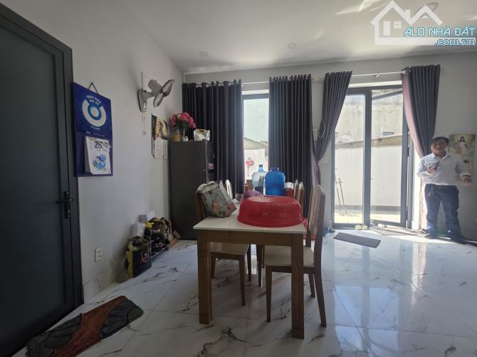 [TAM PHÚ] BÁN GẤP SIÊU PHẨM NHÀ 3 TẦNG MỚI ĐẸP, Ô TÔ 7 CHỖ 🚗 – NGANG 7.9M – 130M² - 5