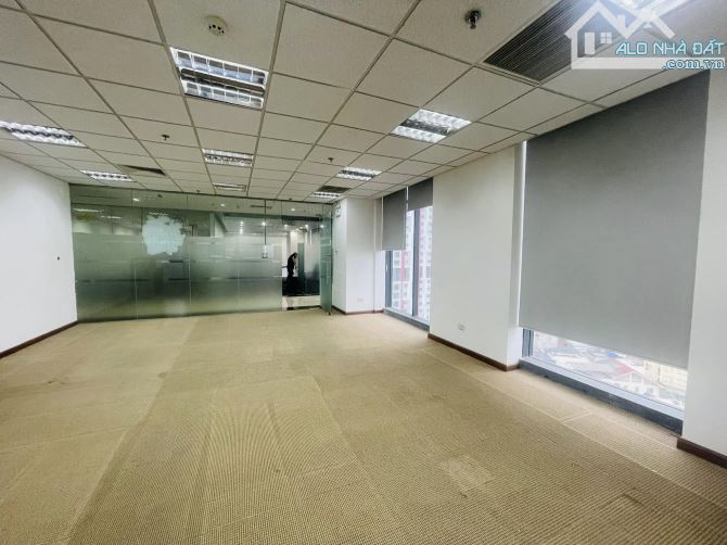 CHO THUÊ VĂN PHÒNG TẠI DUY TÂN, CẦU GIẤY - 500M2 - GIÁ 12$ CÓ DỊCH VỤ CHUNG - 5