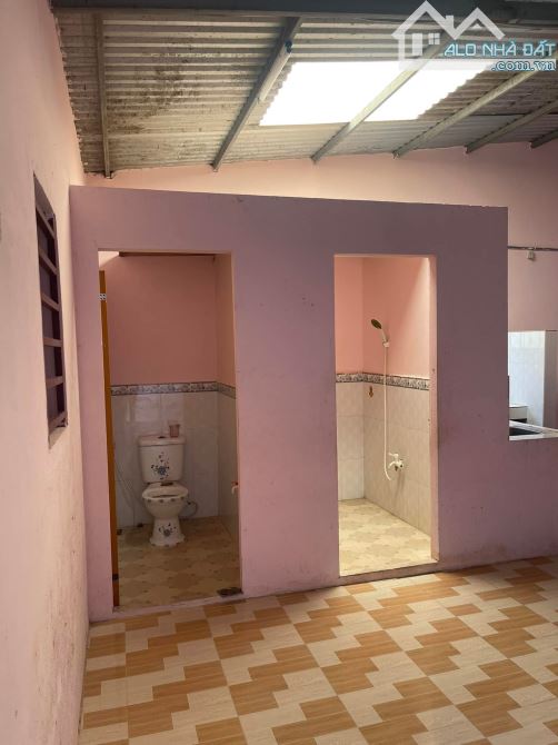 Chú Tám cần tiền ! Bán gấp căn nhà  kèm 5p trọ ở gần KCN Trảng Bàng 146m2 SHR giá 750tr - 5