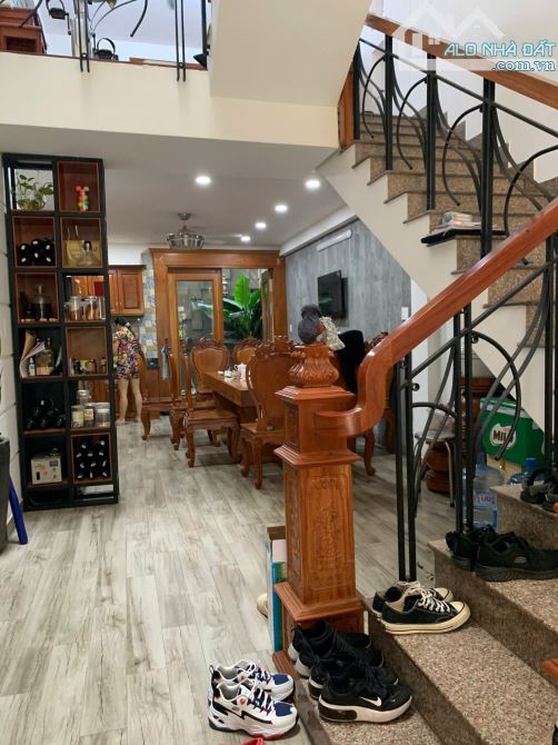 Hiếm ! Bán Nhà Bình Thạnh hẻm xe hơi 1sẹc , (4x15m) , KC 4 Tầng Thoáng Mát , 5 Phòng Ngủ - 5