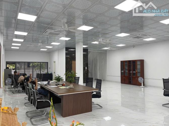 Cho thuê tòa nhà VP 7 tầng thang máy 300m/1 tầng trục chính kinh doanh  tại KĐT Thanh Hà - 5