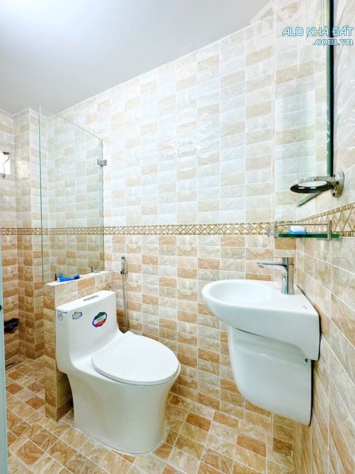 Bán nhà 2 tầng mới đẹp, 36m² (4x9), Liên Khu 10-11, ngay Ngã Tư Bốn Xã, chỉ hơn 3 tỷ - 5