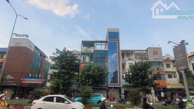 📍 HOT -  MT  Cộng Hoà - 4mx20m - 5 lầu - Thang máy hiện đại - Nội thất cao cấp - 28.5 Tỷ - 5