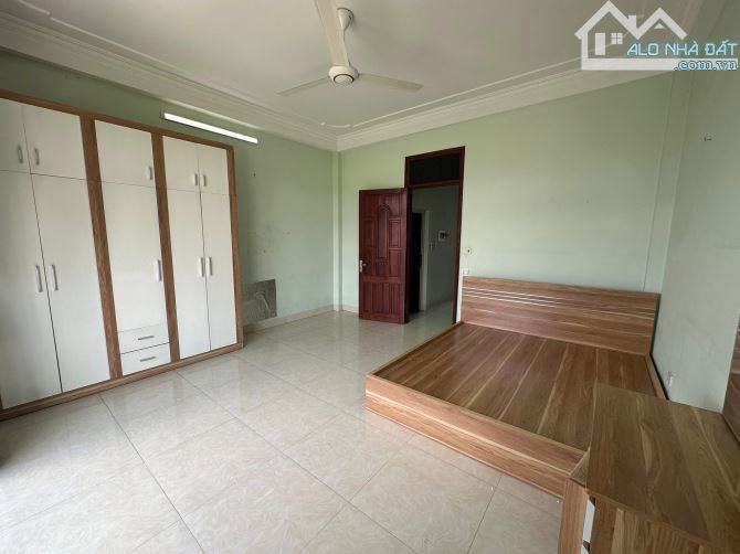 Chính chủ gửi bán nhà mặt phố NGÔ QUYỀN - HÀ ĐÔNG. Diện tích : 50M . Giá 26 tỷ - 5