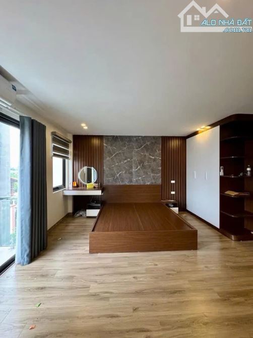 Bán nhà Ngõ 98 Đàm Quang Trung , 42m2,6 Tầng Thang máy. MT 5m, Mới , ở luôn Chỉ 11 Tỷ - 5