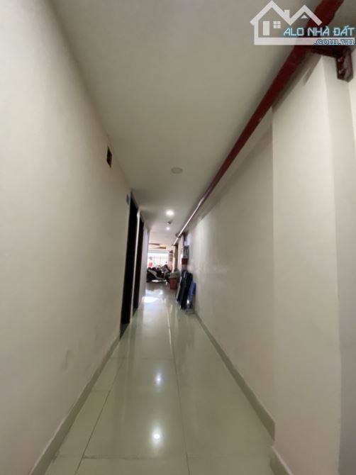 KHÁCH SẠN 6 TẦNG PHẠM VĂN ĐỒNG - 2P QUA BÌNH THẠNH - 2 XE TẢI NÉ NHAU - DÒNG TIỀN 200TR/TH - 5
