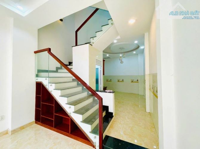 NGAY NGÃ TƯ NGUYỄN BIỂU - TRẦN HƯNG ĐẠO - CÁCH MẶT TIỀN 25M -NHÀ MỚI 4 TẦNG - 5