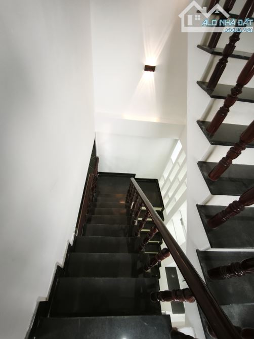 Gấp bán nhà 3 tầng 4pn hẻm xe hơi thông ngay LÊ VĂN KHƯƠNG Q12 DT 67M2 Hơn 4 tỷ - 5