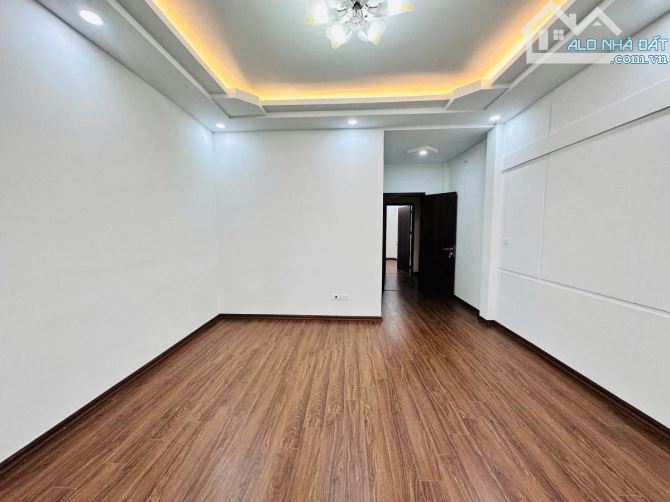 NHÀ 6 TẦNG - NGUYỄN VĂN HUYÊN - CẦU GIẤY - 70M - MT 5M - NGÕ THÔNG - ÔTÔ - 5