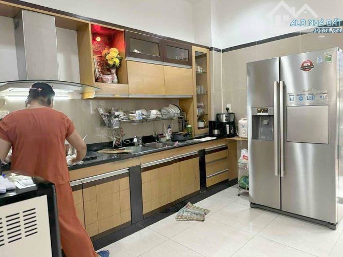 Bán nhà  Biệt Thự MiNi mặt tiền phạm nhữ tăng 16m - 6m x 18m - 108m - 3 lầu -5PN-6WC-P4 Q8 - 6