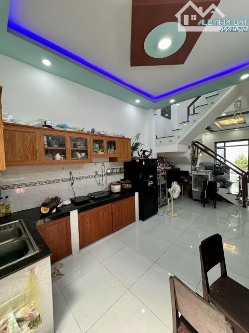 Bán gấp nhà 2 tầng diện tích 85m2, đường Đông Hưng Thuận 2, Quận 12, giá 4,9 tỷ - 6