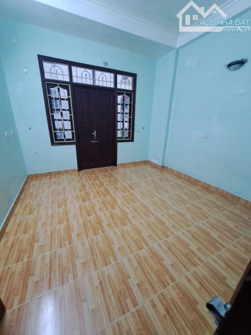 Cho thuê nhà ngõ 100 đường Hoàng Quốc Việt. Dt 40/50m2 x 5 tầng lô góc, 20 tr/tháng - 6