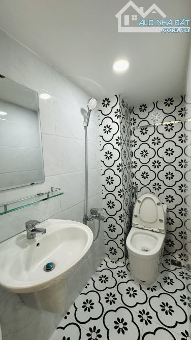 Bán nhà mới 4 Tầng hẻm 71/ Nguyễn Bặc - Ngay Chợ Phạm Văn Hai, DT: 3.6x10.5m Giá 7.2 tỷ - 6