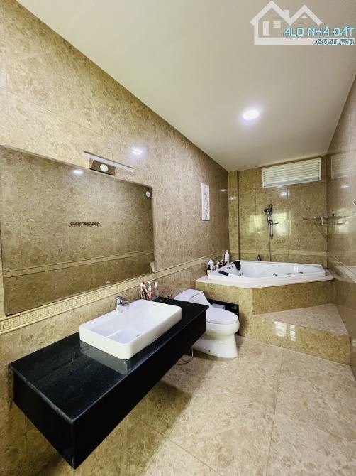 Bán biệt thự Bình Thạnh - 120m2 - hầm + 4 tầng - khu sang sịn bậc nhất - 6