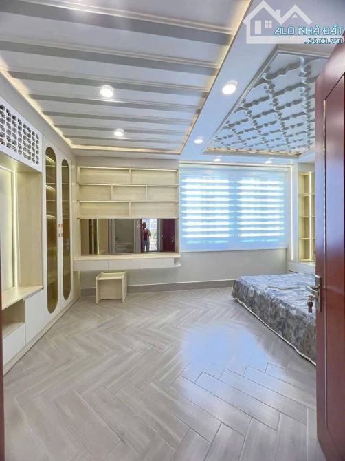 NHÀ PHỐ HIỆN ĐẠI FULL NỘI THẤT XỊN - 3 TẦNG - 5.5M x 15 M - Huỳnh Tấn Phát - 8 Tỷ 660 TL - 6