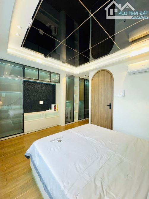 NHÀ NGỘP CÓ DÒNG TIỀN 27 TRIỆU NGAY NGUYỄN TRÃI, PHẠM NGŨ LÃO, QUẬN 1 - GIÁ: 6 TỶ 710/64M2 - 6