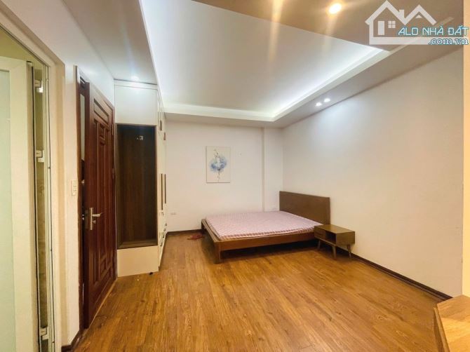 Bán nhà Trần Duy Hưng, Đẹp, Ở Ngay, DT 35m2 x 5 Tầng, MT 4,5m, Giá nhỉnh 9 tỷ - 6