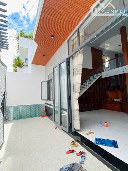 nhà bán 1 trệt 1 lửng rộng, hẻm 98 đường trần hưng đạo, giá bán 4,9 tỷ - 6