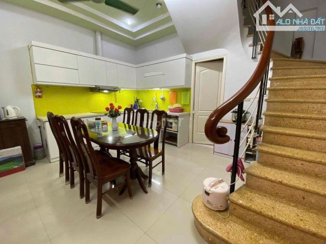 Cho thuê nhà, Nguyễn Ngọc Vũ, Đống Đa 80m2, full đồ 3 tầng, 4 ngủ, 25tr - 6