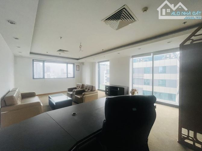 CHO THUÊ VĂN PHÒNG TẠI DUY TÂN, CẦU GIẤY - 500M2 - GIÁ 12$ CÓ DỊCH VỤ CHUNG - 6