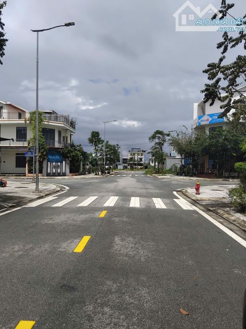 NHÀ 3 TẦNG ĐẸP LUNG LINH 2 MẶT TIỀN VIEW CÔNG VIÊN KQH HƯƠNG SƠ TRUNG TÂM TP HUẾ - 6