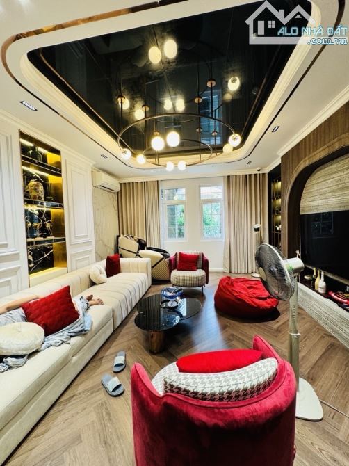 BÁN NHÀ PHÂN LÔ HOÀNG QUỐC VIỆT- Ô TÔ TRÁNH- 95M2, 4 TẦNG, MẶT TIỀN 6M- GIÁ 20 TỶ - 6