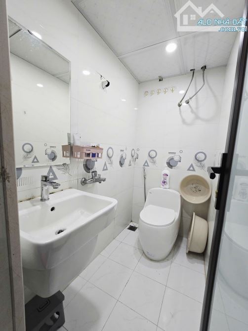 BÁN  TẬP THỂ TẦNG 3, CÔNG CỤ SỐ 1 – 129 NGUYỄN TRÃI, THANH XUÂN. 80M2 – 3PN – 3,85 TỶ - 6