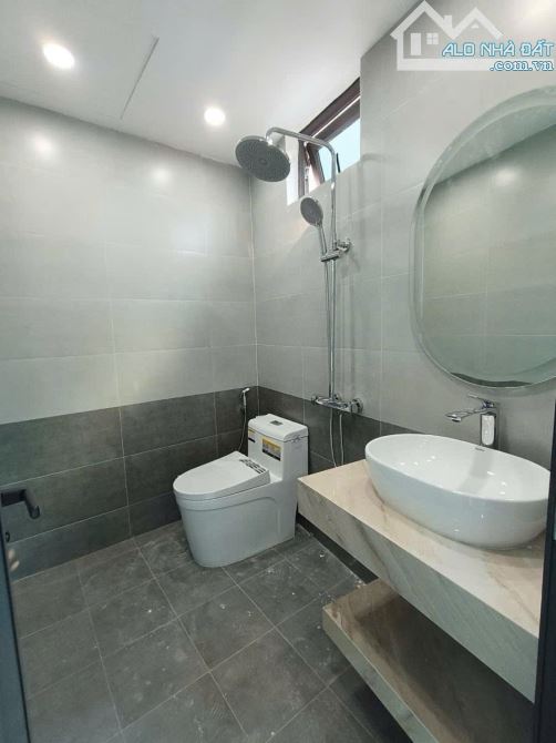 Bán căn góc ngã tư Hoàng Quốc Việt - Hơn 18 Tỷ, 65m, 7 tầng thang máy - 6