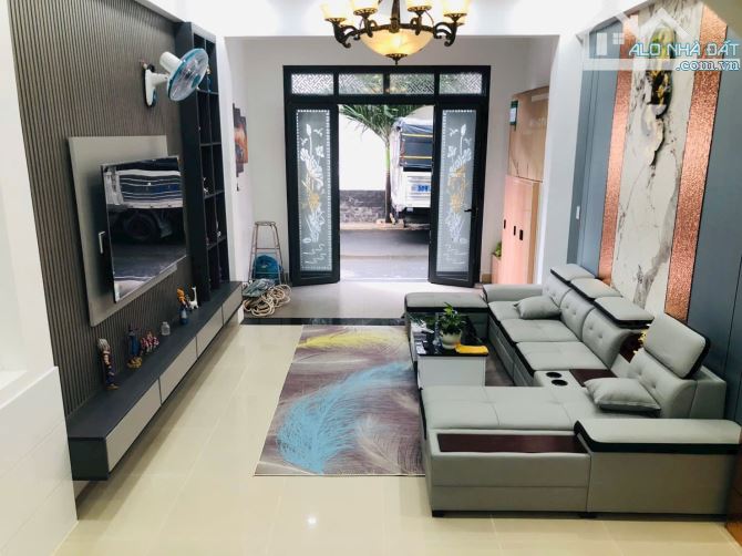 Nhà 4 tầng Full nội thất , gần chợ Gà, gần ngã ba đông quang, đường xe hơi 8m thông - 6