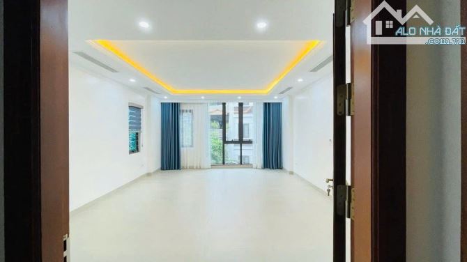 SIÊU HIẾM! TÂY HỒ 35M*6T*MT 4.5, THANG MÁY, NGÕ THÔNG, KINH DOANH, FULL NT, Ở NGAY - 10 TỶ - 6
