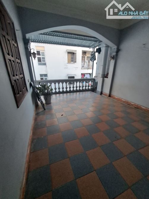 Cho thuê nhà ngõ 100 đường Hoàng Quốc Việt. Dt 40/50m2 x 5 tầng lô góc, 20 tr/tháng - 7