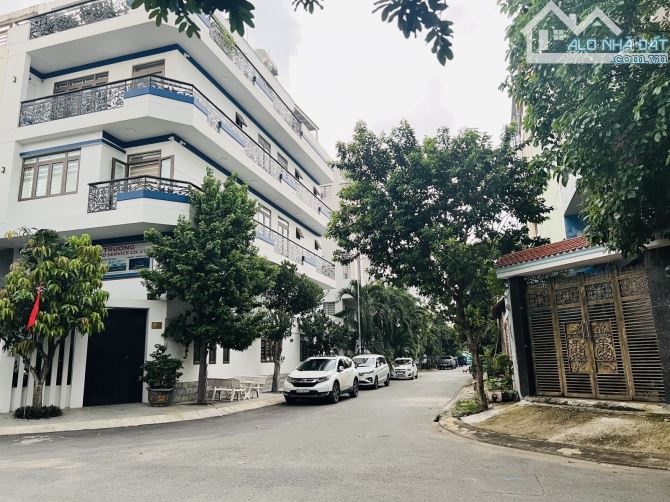 Bán biệt thự Bình Thạnh - 120m2 - hầm + 4 tầng - khu sang sịn bậc nhất - 7