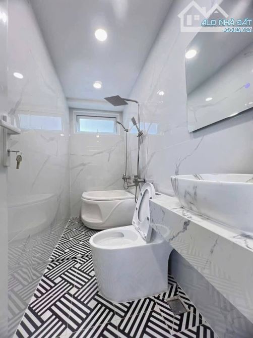 NHÀ PHỐ HIỆN ĐẠI FULL NỘI THẤT XỊN - 3 TẦNG - 5.5M x 15 M - Huỳnh Tấn Phát - 8 Tỷ 660 TL - 7