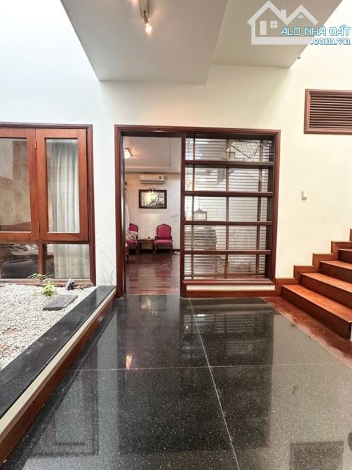 Bán Gấp Nhà Gần Sân bay - 174m2 (8x22) sổ đẹp - Trước nhà rộng 10m, có công viên - 7