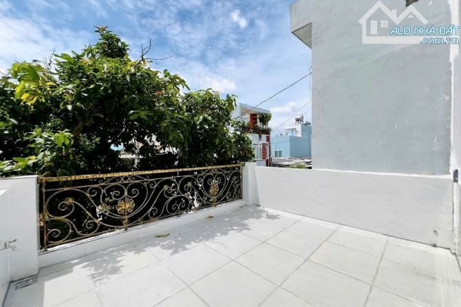 Nhà đẹp Lâm Thị Hố, Quận 12, hẻm 8m, 2 tầng, 72m2, giá 5.x tỷ - 7