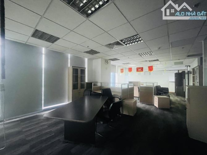 CHO THUÊ VĂN PHÒNG TẠI DUY TÂN, CẦU GIẤY - 500M2 - GIÁ 12$ CÓ DỊCH VỤ CHUNG - 7