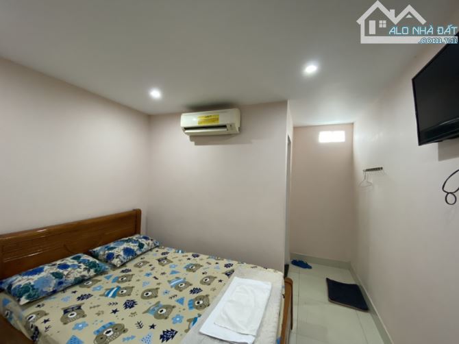 KHÁCH SẠN 6 TẦNG PHẠM VĂN ĐỒNG - 2P QUA BÌNH THẠNH - 2 XE TẢI NÉ NHAU - DÒNG TIỀN 200TR/TH - 7