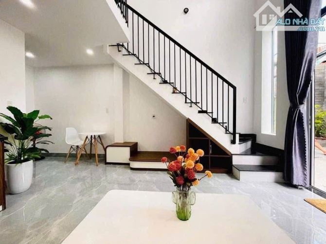 Nhà gác lửng 2 mặt kiệt Huỳnh Ngọc Huệ có phòng ngủ dưới thông thoáng chỉ 2ty520 - 3