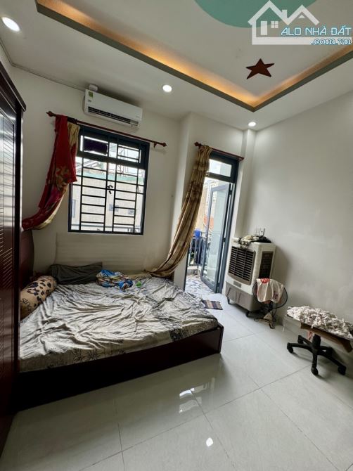 Bán gấp nhà 2 tầng diện tích 85m2, đường Đông Hưng Thuận 2, Quận 12, giá 4,9 tỷ - 8