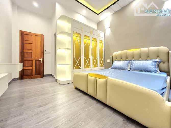 Bán nhà hẻm xe hơi Huỳnh Tấn Phát, Quận 7, Dt 4,37 x15m, 3 lầu. Giá 7,49 tỷ - 8