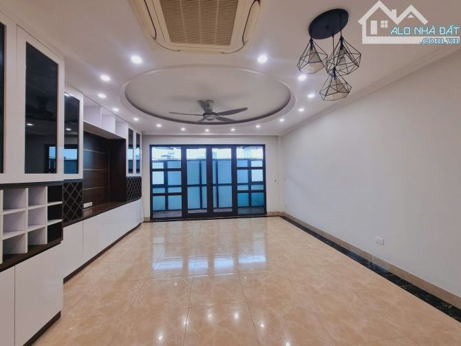 HOÀNG CẦU -ĐỐNG ĐA-PHÂN LÔ-VỊ TRÍ KIM CƯƠNG-Ô TÔ CHẠY VÒNG-7 TẦNG THANG MÁY-NHÀ MỚI-31 TỶ - 12