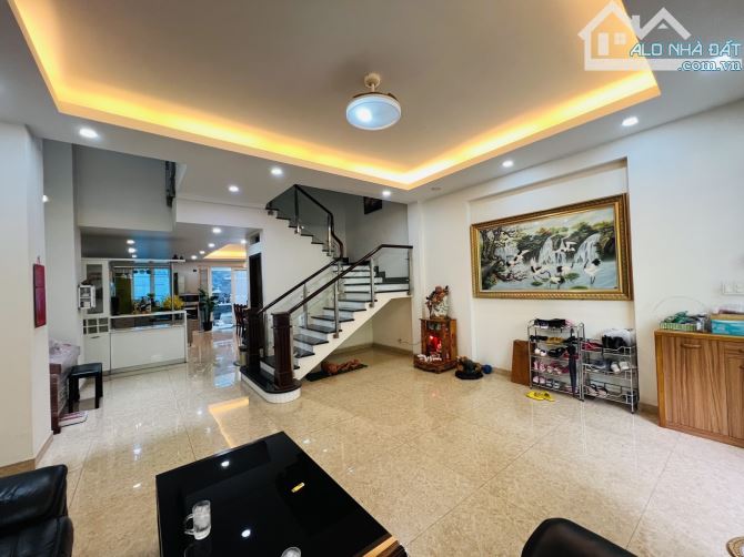 Bán biệt thự Bình Thạnh - 120m2 - hầm + 4 tầng - khu sang sịn bậc nhất - 8