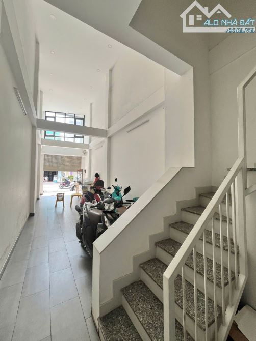 NHÀ MẶT TIỀN - LẠC LONG QUÂN, P8, TÂN BÌNH- 75M- 7 TẦNG THANG MÁY-11 CHDV DÒNG TIỀN 50TR/T - 8