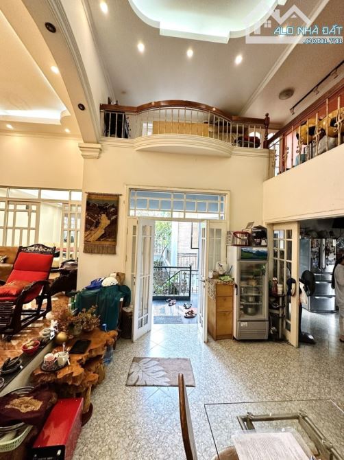 VILLA SÂN VƯỜN TRUNG TÂM QUẬN 1 - 333M2 - 4 TẦNG - 62 TỶ - 8