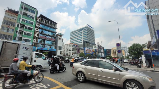 📍 HOT -  MT  Cộng Hoà - 4mx20m - 5 lầu - Thang máy hiện đại - Nội thất cao cấp - 28.5 Tỷ - 8