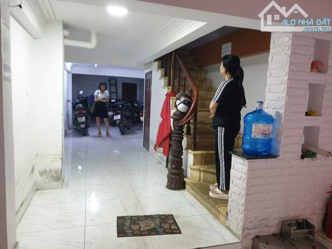 BÁN NHÀ MẶT NGÕ Ô TÔ ĐƯỜNG THÁI THỊNH. 43M2 - 7 TẦNG. 11 PHÒNG KHÉP KÍN. - 8