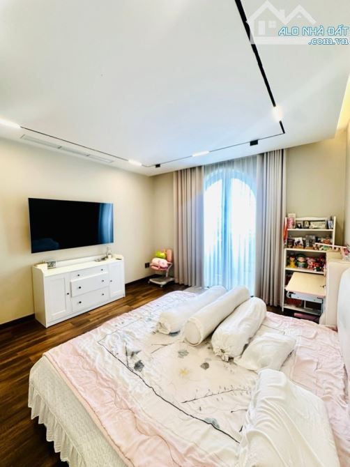 SIÊU PHẨM 7 TẦNG – MẶT TIỀN PHẠM VĂN HAI, P.1, Q. TÂN BÌNH🔹 Diện tích: 4.5x25m - 8