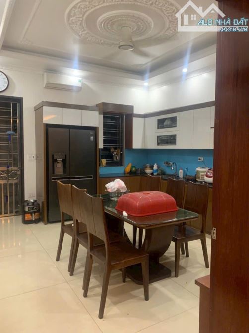 Bán căn nhà vườn Khu Tuệ Tĩnh, ph Thành Đông, Tây HP, 135m2, mt 8m, 3 tầng, 5 ngủ, 10.5 tỷ - 8