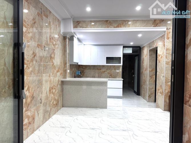 HIẾM! TẬP THỂ TẦNG 1 PHỐ VIP NHÂN HÒA-65M-2PN-2WC-TT THANH XUÂN-LÔ GÓC-Ở NGAY-KD-5TỶ - 9